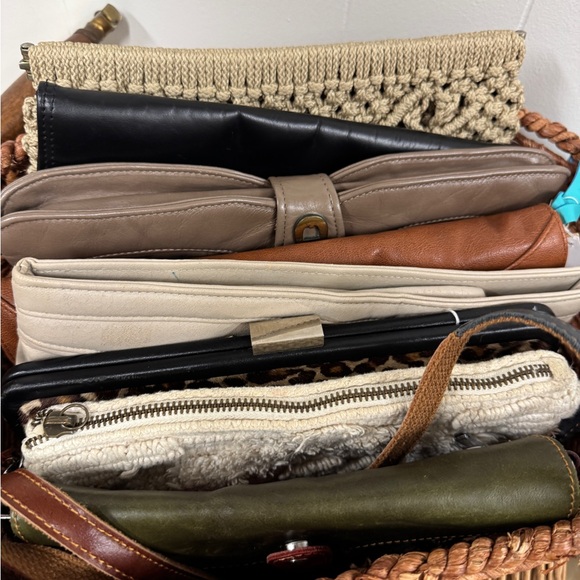 OohVintageGrace (Closet clean out & Secondhand picks for you) 🖤 - Picture 10 of 16